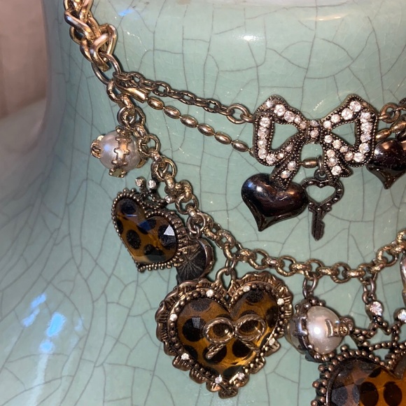 BETSEY JOHNSON LEOPARD HEART CHARM NECKLACE VINTAGE STATEMENT MULTI STRAND - Picture 7 of 15